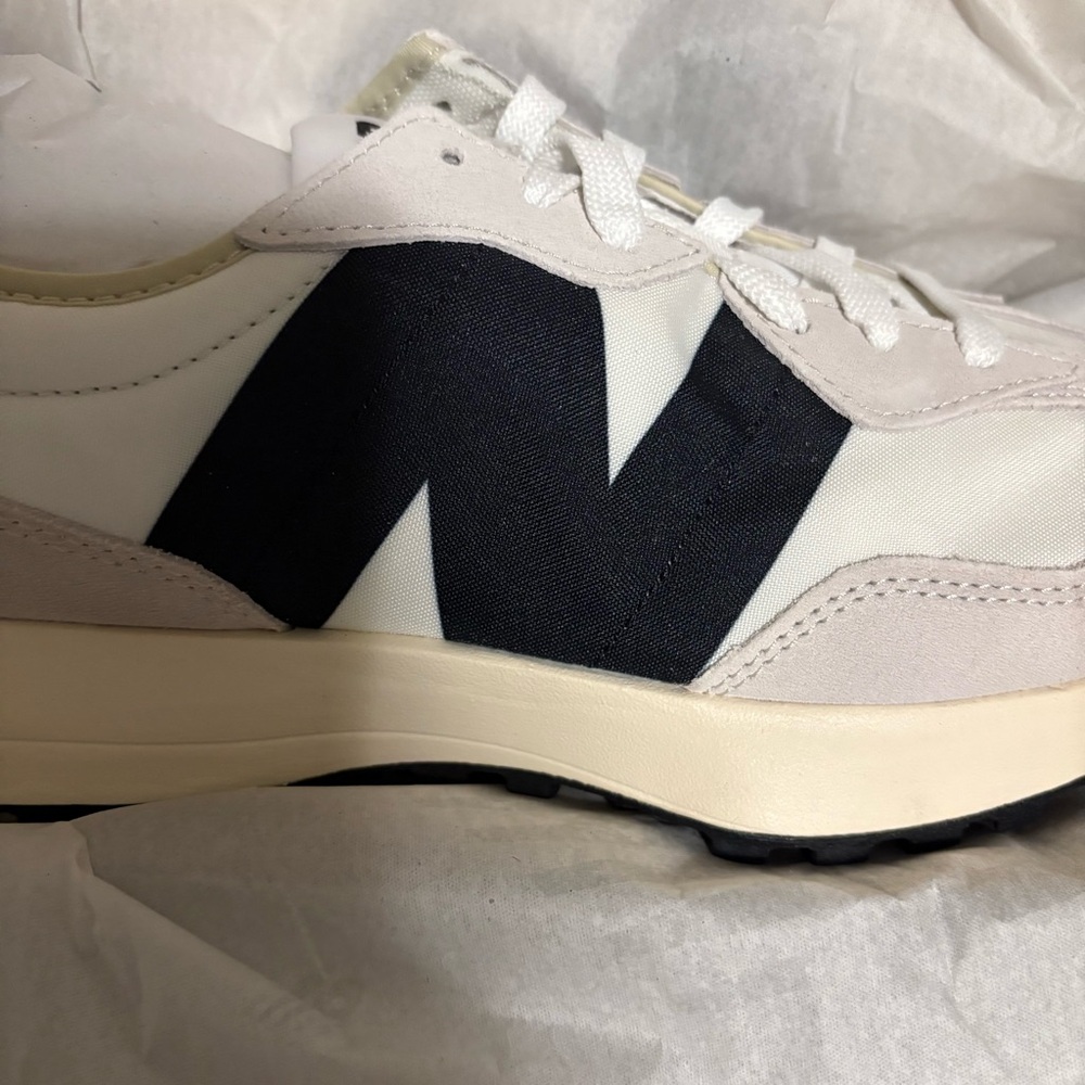 New Balance Women’s Cream, White & Black Retro Runner Sneakers - Picture 7 of 16